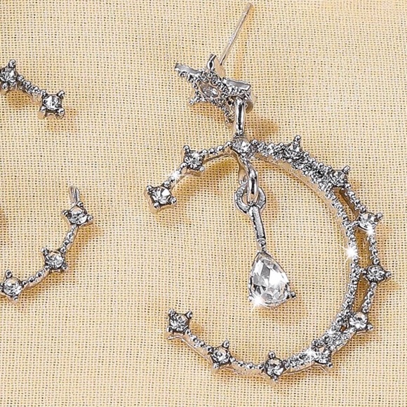 2/$20! Silver Crystal Star & Moon Earrings - Picture 5 of 10